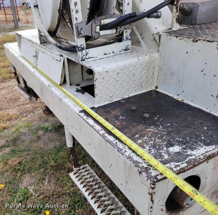 image for item DM8074 1985 Ford F800  digger derrick truck