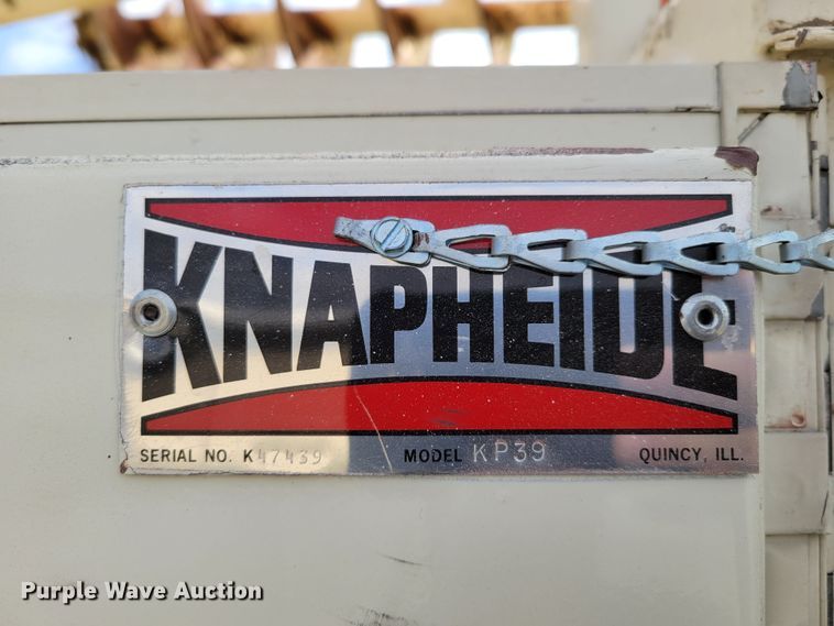 image for item DM8074 1985 Ford F800  digger derrick truck