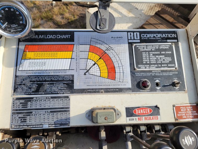 image for item DM8074 1985 Ford F800  digger derrick truck