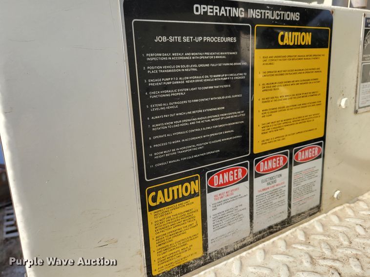 image for item DM8074 1985 Ford F800  digger derrick truck