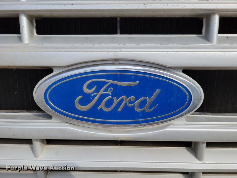 image for item DM8074 1985 Ford F800  digger derrick truck