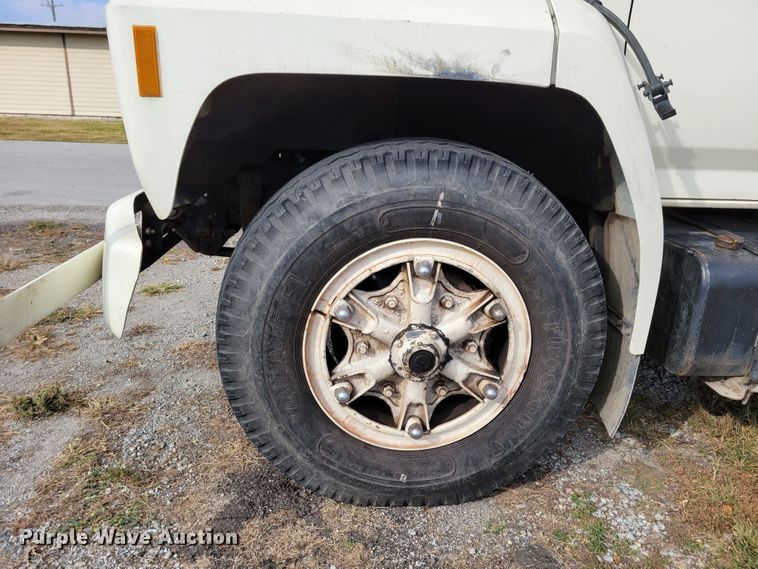 image for item DM8074 1985 Ford F800  digger derrick truck