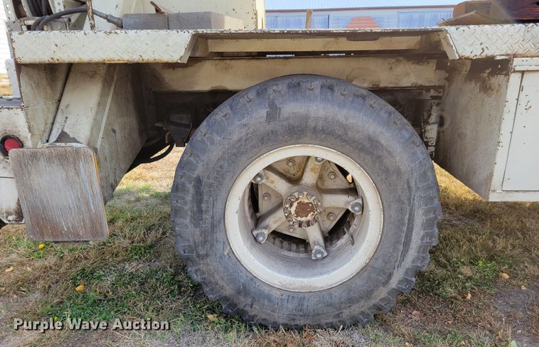 image for item DM8074 1985 Ford F800  digger derrick truck