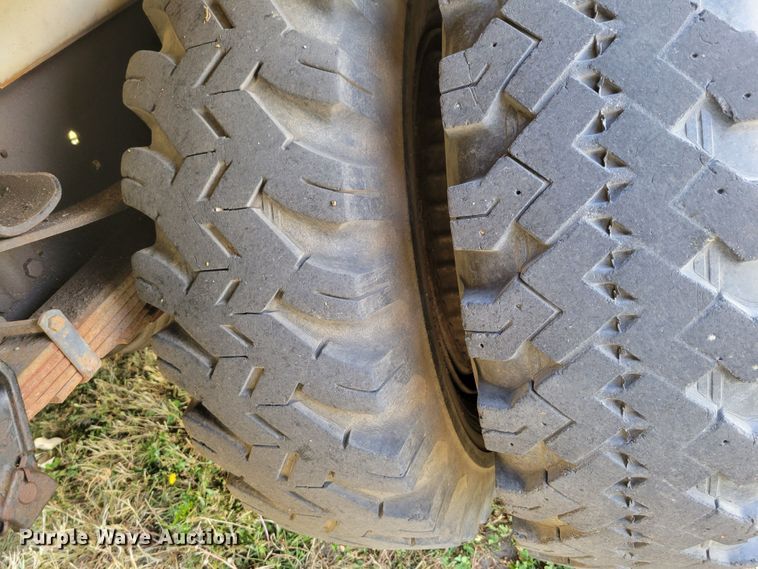 image for item DM8074 1985 Ford F800  digger derrick truck