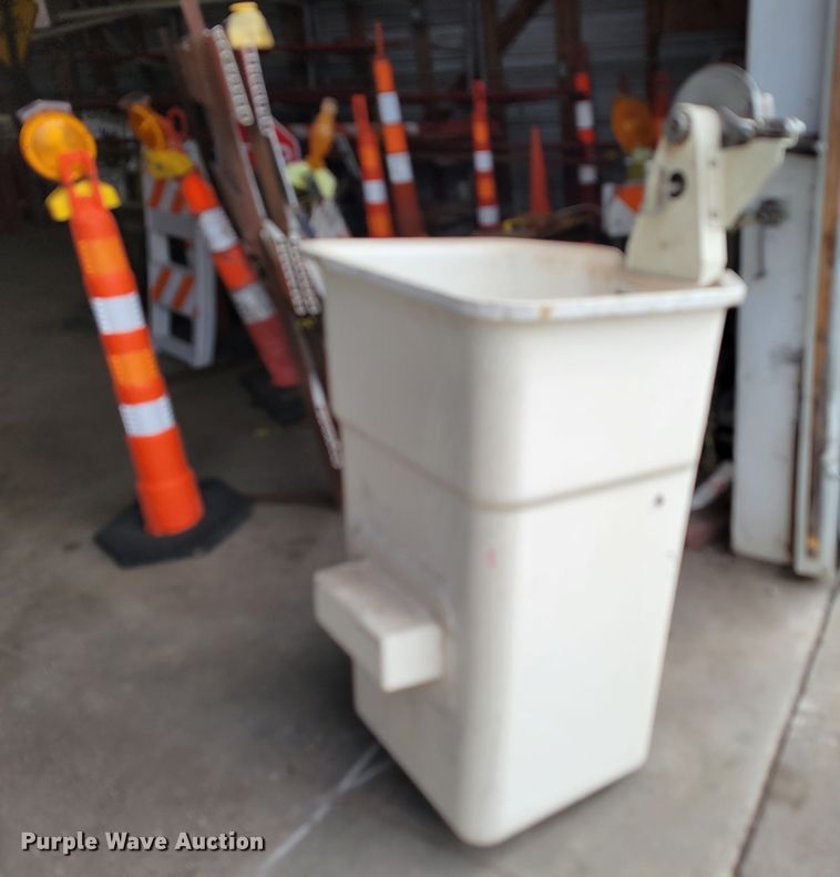 image for item DM8074 1985 Ford F800  digger derrick truck