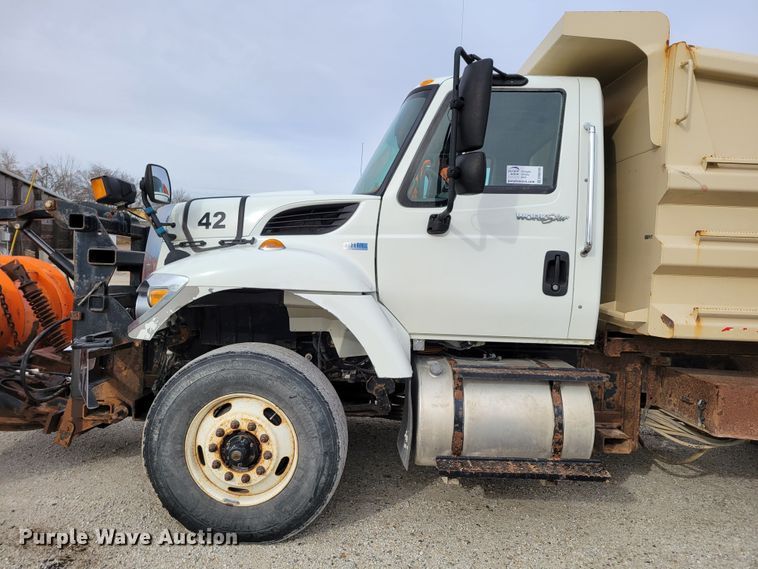 image for item DM8095 2013 International WorkStar 7400  dump truck