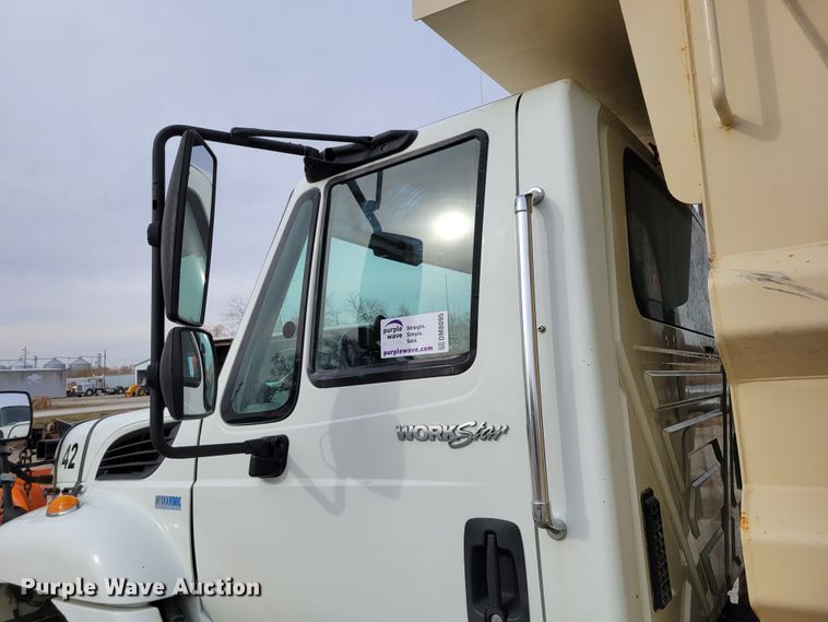 image for item DM8095 2013 International WorkStar 7400  dump truck