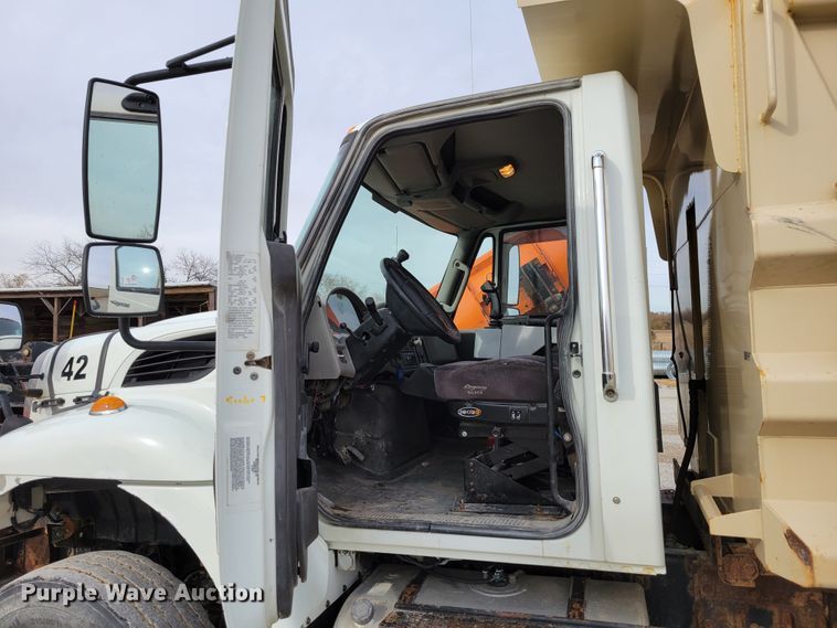 image for item DM8095 2013 International WorkStar 7400  dump truck