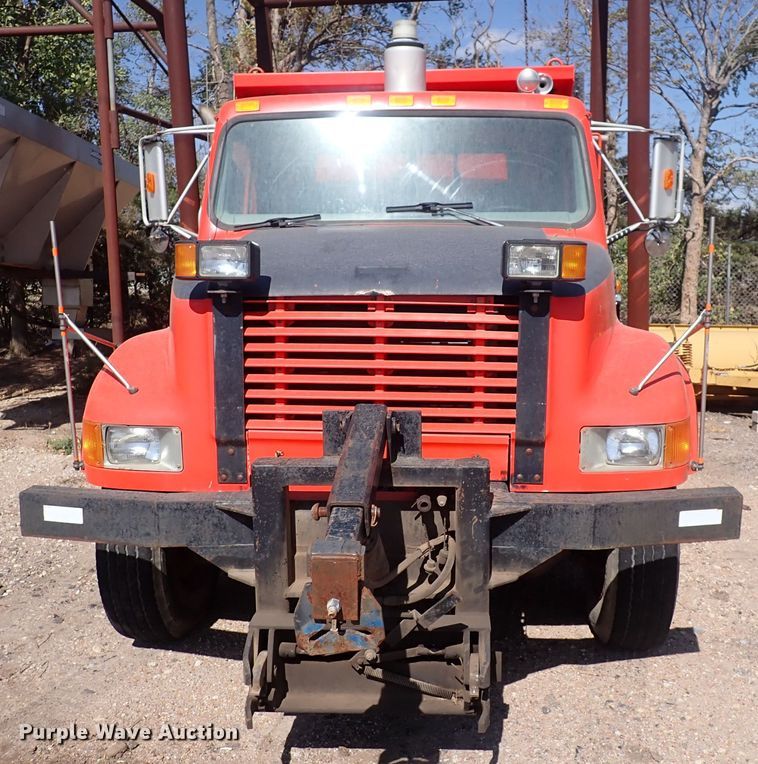 image for item DQ3004 1997 International 4900  dump truck