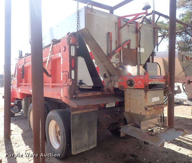 image for item DQ3004 1997 International 4900  dump truck