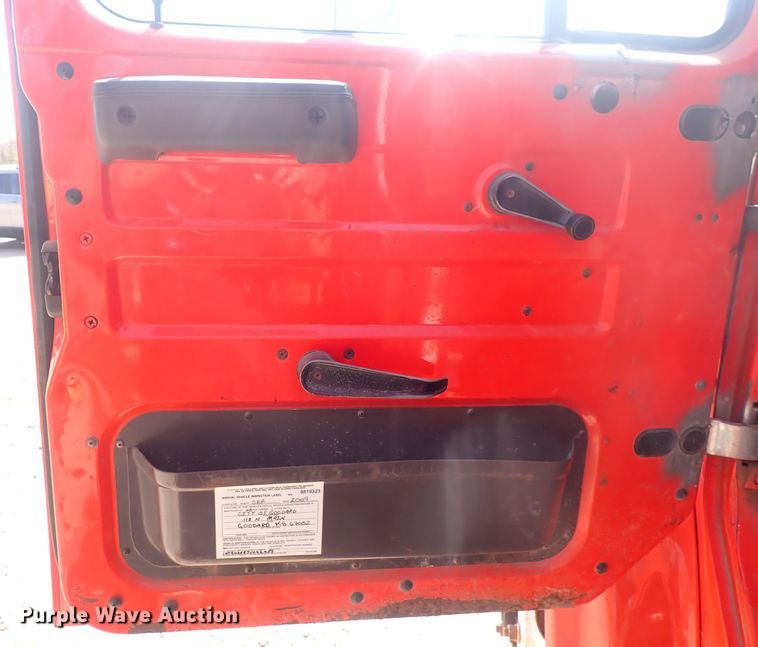 image for item DQ3004 1997 International 4900  dump truck