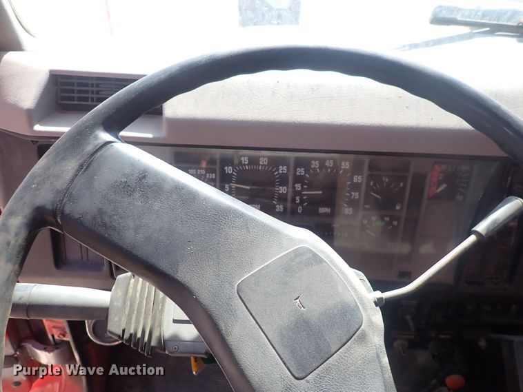 image for item DQ3004 1997 International 4900  dump truck