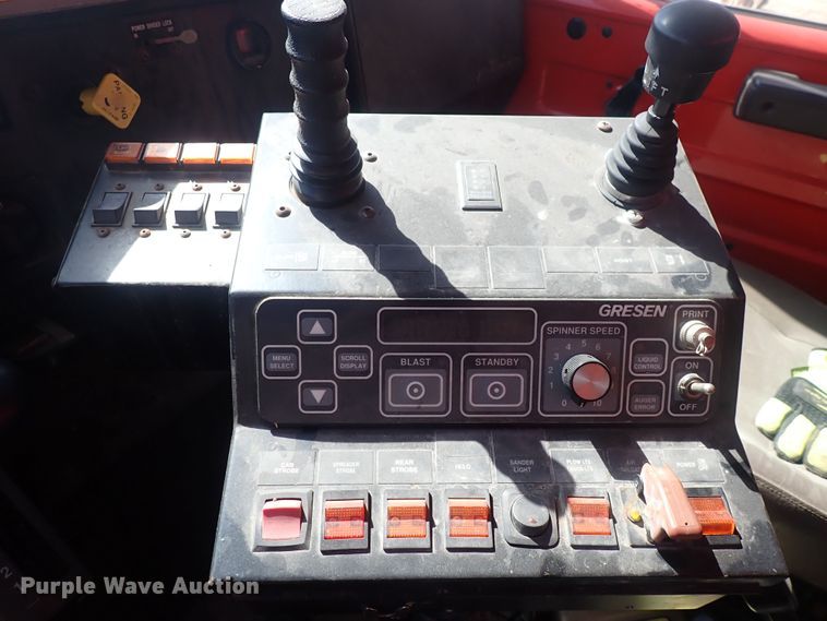 image for item DQ3004 1997 International 4900  dump truck