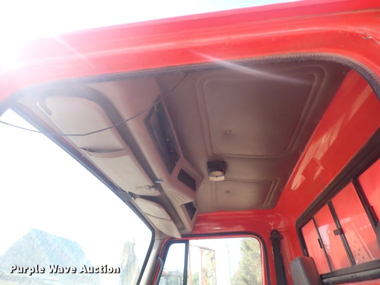 image for item DQ3004 1997 International 4900  dump truck