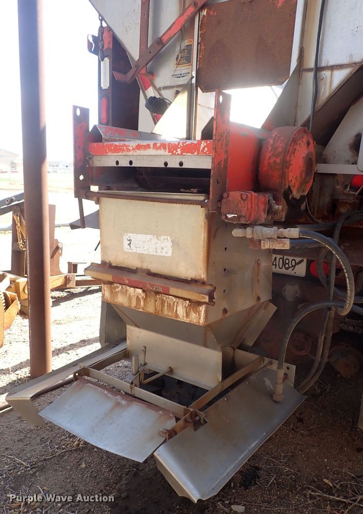 image for item DQ3004 1997 International 4900  dump truck