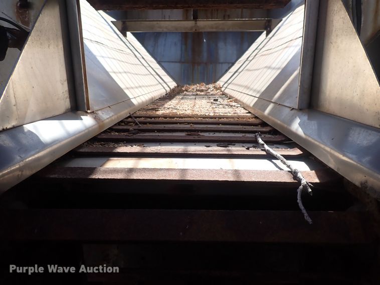 image for item DQ3004 1997 International 4900  dump truck