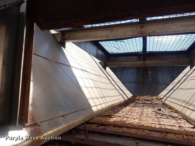 image for item DQ3004 1997 International 4900  dump truck