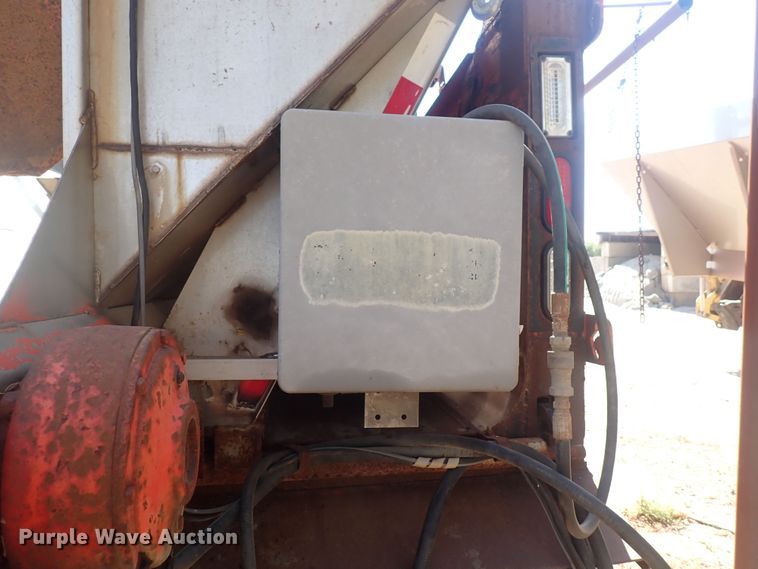 image for item DQ3004 1997 International 4900  dump truck