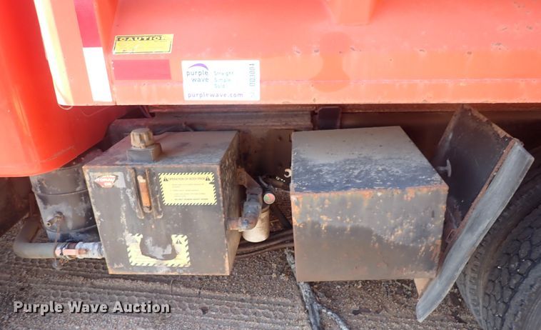 image for item DQ3004 1997 International 4900  dump truck