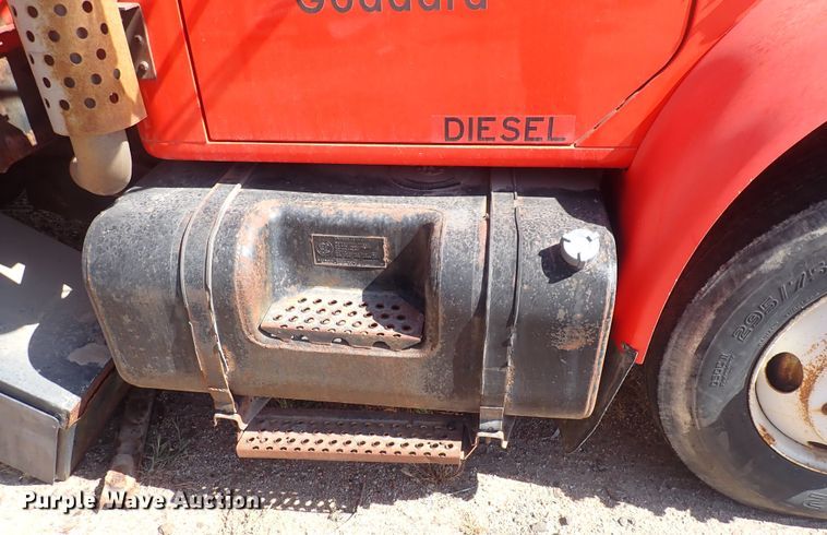 image for item DQ3004 1997 International 4900  dump truck