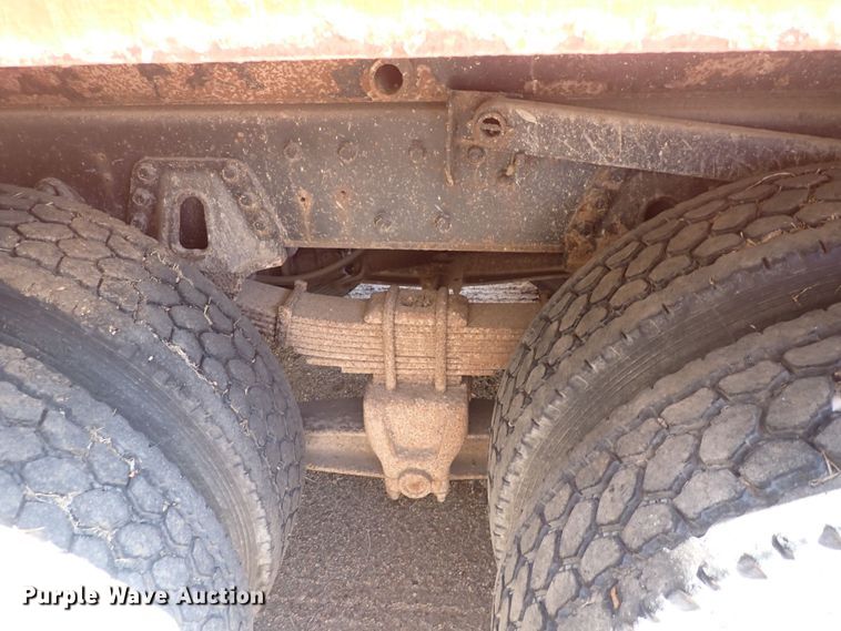 image for item DQ3004 1997 International 4900  dump truck