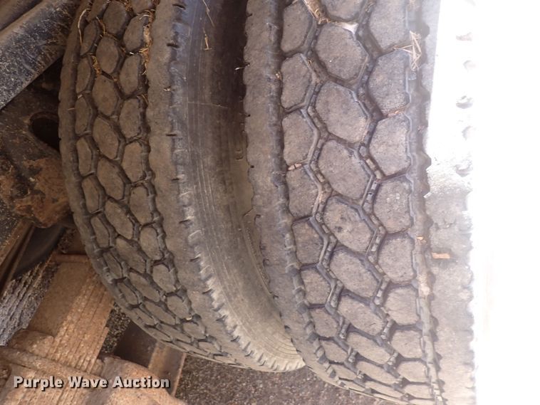 image for item DQ3004 1997 International 4900  dump truck