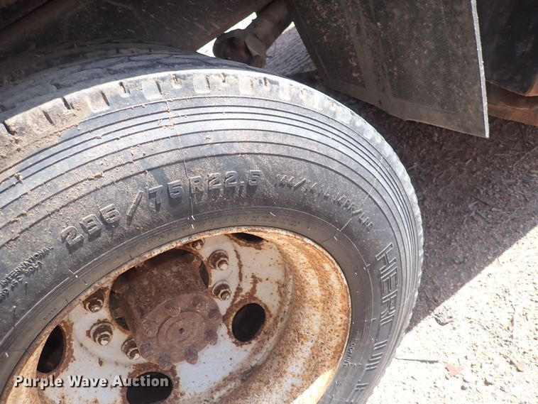 image for item DQ3004 1997 International 4900  dump truck