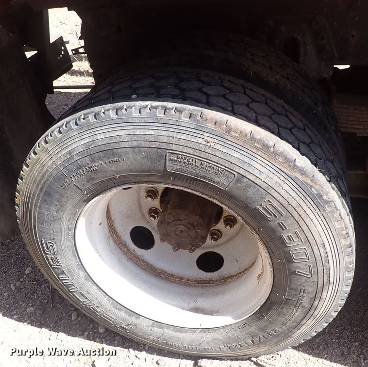 image for item DQ3004 1997 International 4900  dump truck