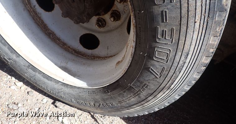 image for item DQ3004 1997 International 4900  dump truck