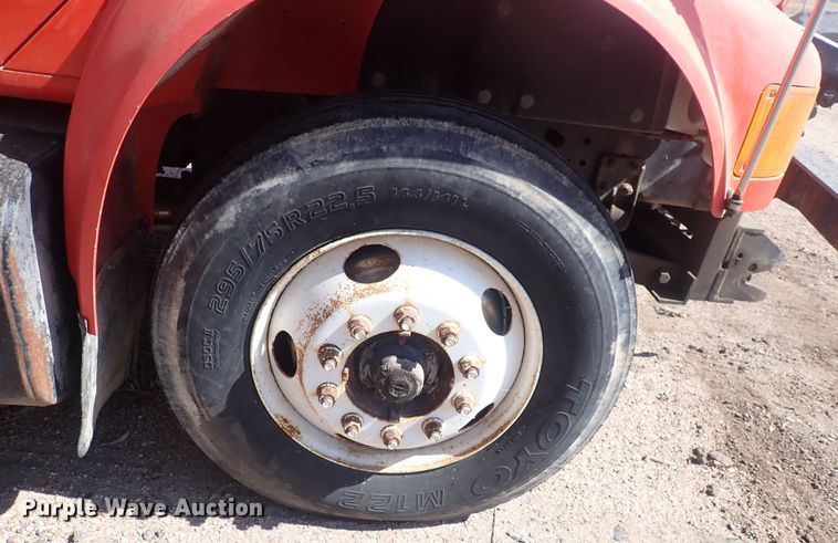 image for item DQ3004 1997 International 4900  dump truck