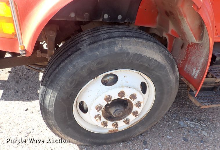 image for item DQ3004 1997 International 4900  dump truck