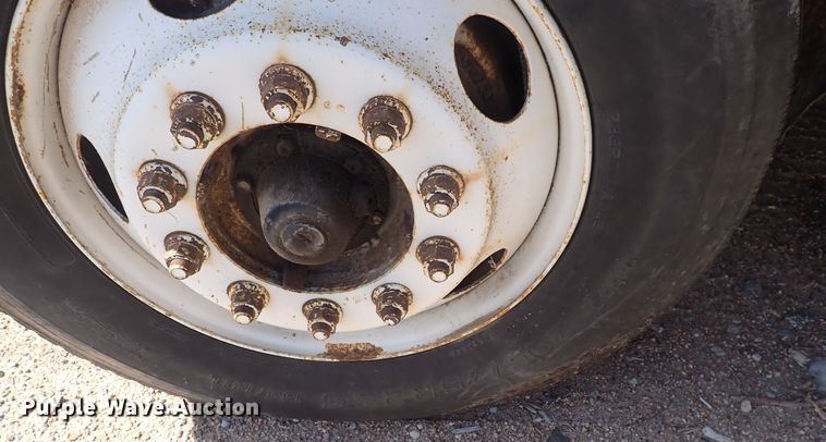 image for item DQ3004 1997 International 4900  dump truck