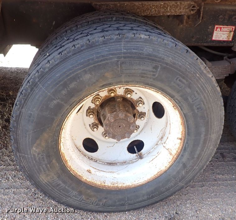 image for item DQ3004 1997 International 4900  dump truck