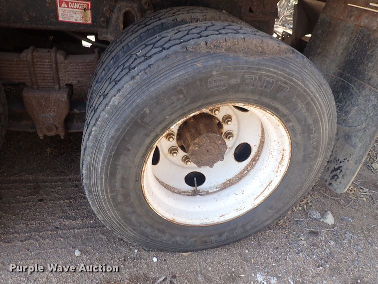 image for item DQ3004 1997 International 4900  dump truck