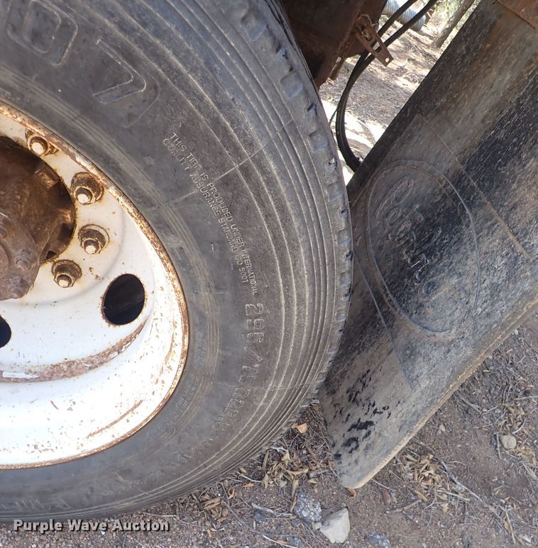 image for item DQ3004 1997 International 4900  dump truck