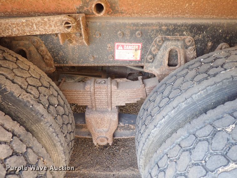 image for item DQ3004 1997 International 4900  dump truck