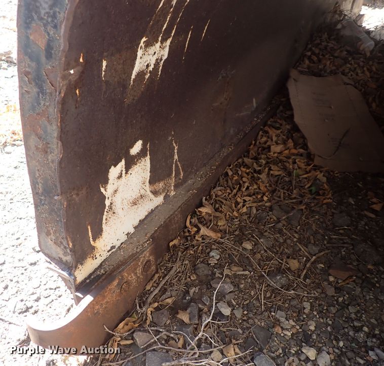 image for item DQ3004 1997 International 4900  dump truck