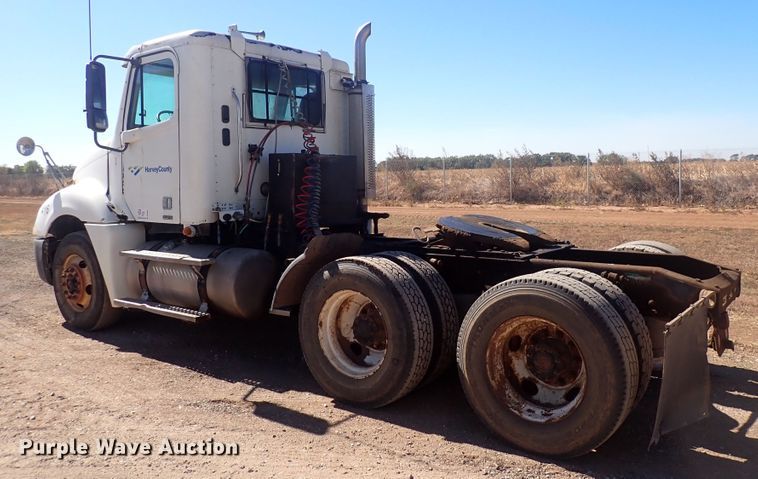 image for item DQ3048 2007 Freightliner Columbia  semi truck