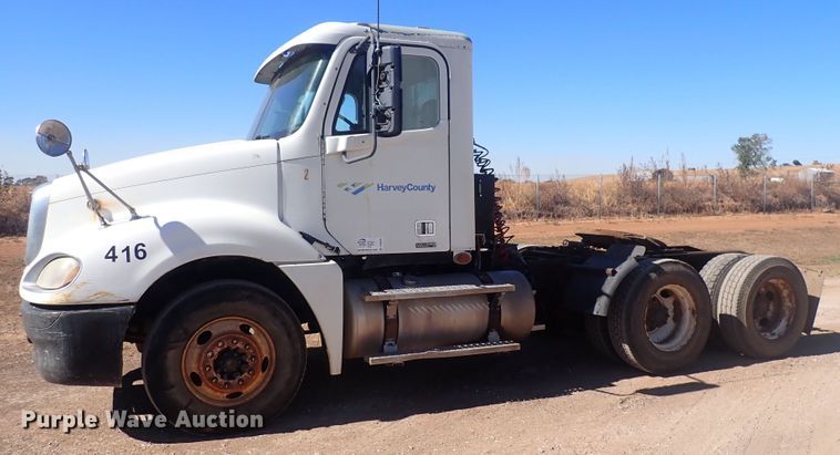 image for item DQ3048 2007 Freightliner Columbia  semi truck