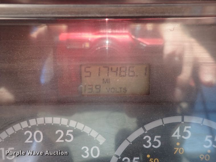 image for item DQ3048 2007 Freightliner Columbia  semi truck