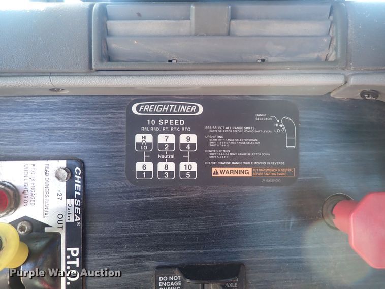 image for item DQ3048 2007 Freightliner Columbia  semi truck