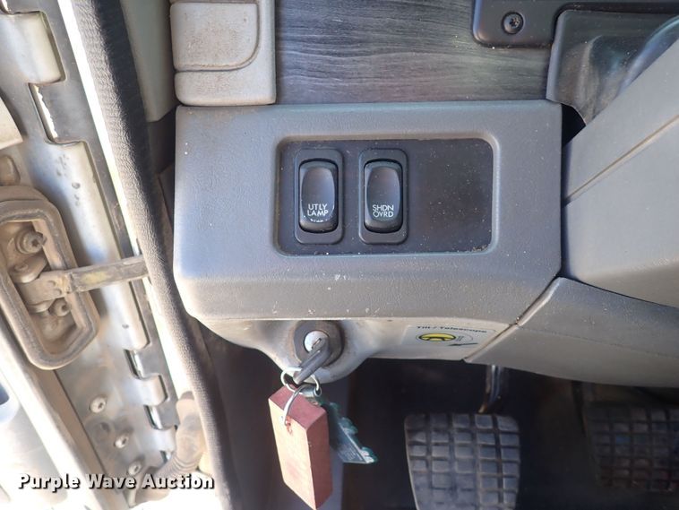 image for item DQ3048 2007 Freightliner Columbia  semi truck