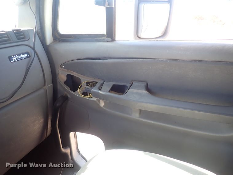 image for item DQ3048 2007 Freightliner Columbia  semi truck