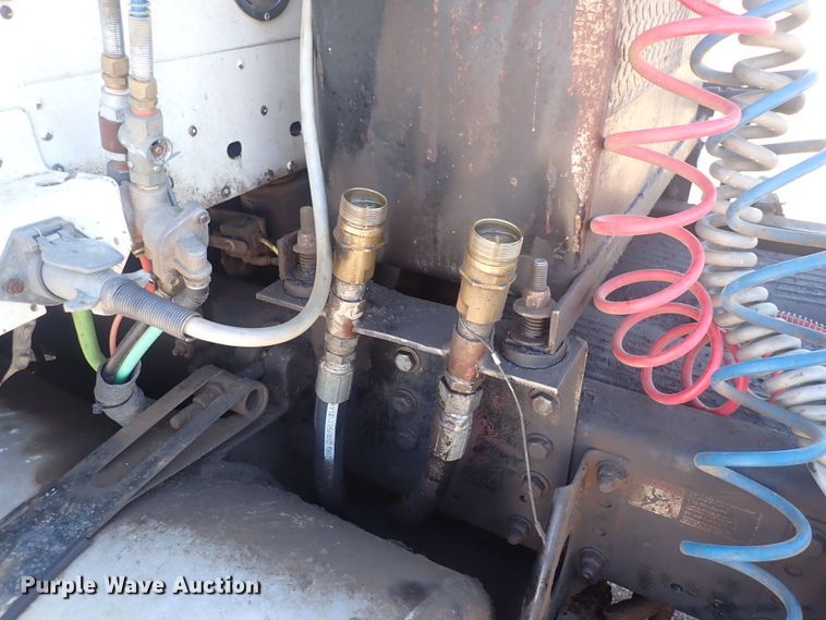 image for item DQ3048 2007 Freightliner Columbia  semi truck