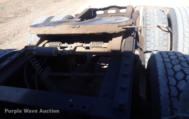 image for item DQ3048 2007 Freightliner Columbia  semi truck