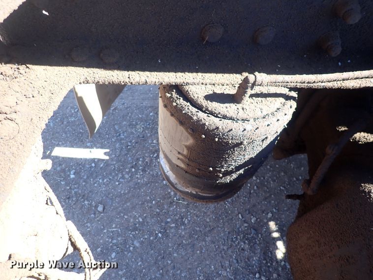 image for item DQ3048 2007 Freightliner Columbia  semi truck