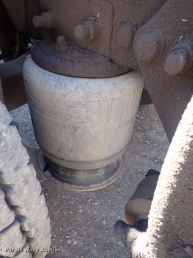 image for item DQ3048 2007 Freightliner Columbia  semi truck