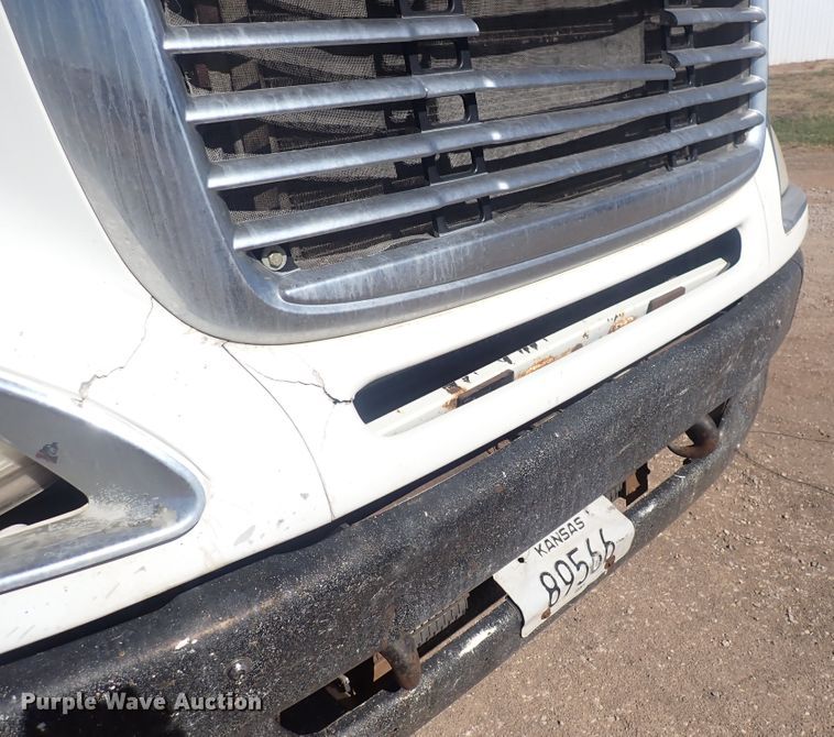 image for item DQ3048 2007 Freightliner Columbia  semi truck