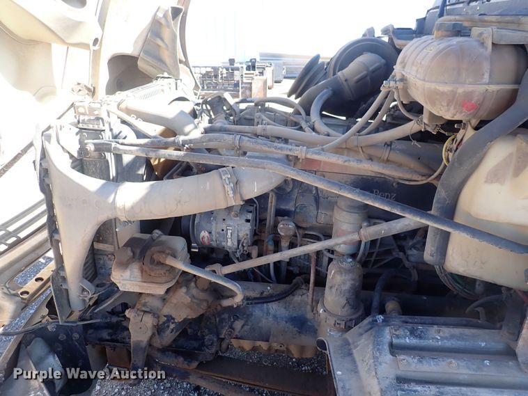 image for item DQ3048 2007 Freightliner Columbia  semi truck