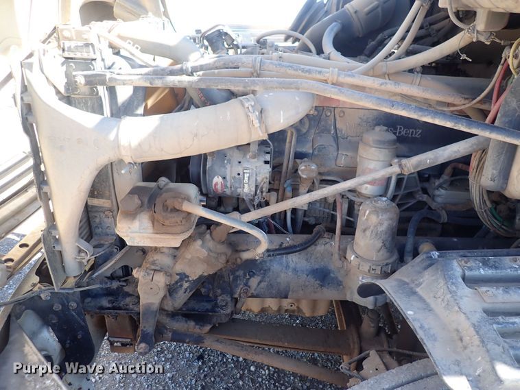 image for item DQ3048 2007 Freightliner Columbia  semi truck